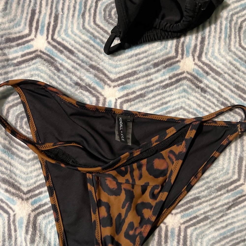 Kylie/Kendall bottom , bras , and more